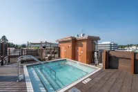 Rooftop Hot Tub, Walk All of Walnut Creek - 4-Star