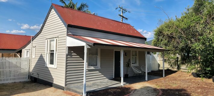 'Pickett's Cottage' - Circa 1868 - oldest in Knox, close to Dandenong Ranges. Hotels in Melbourne