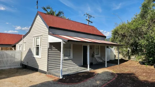 'Pickett's Cottage' - Restored Heritage Pioneer Stay - บ้านพักหลังเล็ก