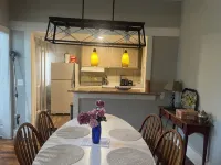 2-bedroom 19th centry Victorian apartment  Des Moines with AC, WiFi