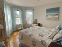 Belle of the Beach: 30 ft to Gorgeous Private Beachfront Home Sleeps up to 13 - Parvekkeita