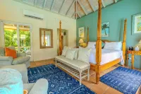 Exceptional design, spacious covered decks, super views, set in Long Bay Estate Hotels in 