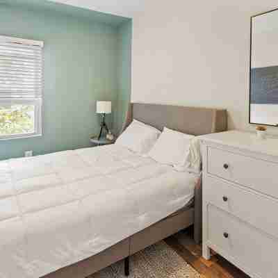 9BR Beach Block Escape – Perfect for Large Groups! Rooms