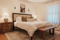 Modern Cottage Style Apt-King Bed near UTRGV & DHR - 4-Star