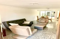 Beautiful Home / No stairs / short walk to public transit - 2-Star