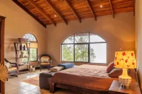 CR Mariposa Gateway - 4-Star