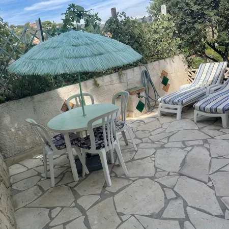 In villa, duplex 42 M2 center for 4 open terrace / garden parking space