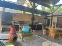 Spacious Palapa half a block of waterfront. - بيت ضيافة