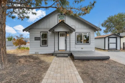 Cozy Downtown Redmond Cottage - 3-Star