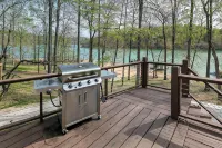 A Shore Thing - no steps to dock! Hot tub, fire pit ~ Sleeps 22 ~