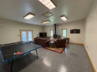 Beautiful home on 5 acres with horse barn in the scenic Black Hills! - Homestays