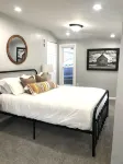 Cozy lakeside cottage near Downtown - WiFi