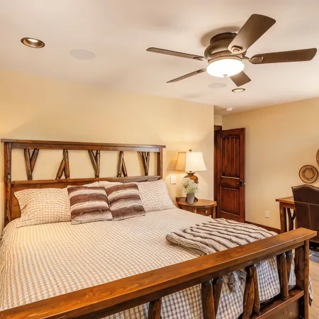 Beautiful Sun Valley Lodge II Penthouse, Sleeps 8 with Amazing Views of Baldy