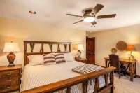 Beautiful Sun Valley Lodge II Penthouse, Sleeps 8 with Amazing Views of Baldy - Wifi