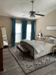 Bluedoor House Comfy Home close to NB, SA, & RAFB - WiFi
