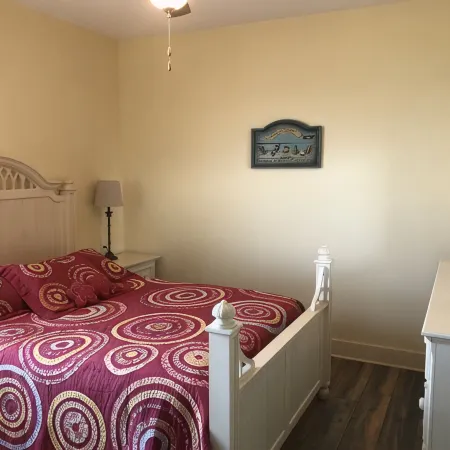 Fantastic View! Beautiful Oceanfront Beach House; Steps to the Beach! 4/6 Br