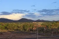 Vista Serenity: Cozy Kiva, mountain views, 3 minutes from downtown - con vistas a la montaña
