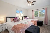 Modern home, Dog Agility Run, Game Room, Fire Pit & New Playground - balcony