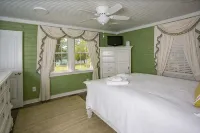 Amazing Lake House on Lake Murray, Columbia w/ Private Dock, Outdoor Kitchen. - 4-Star