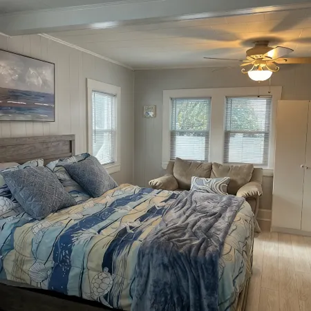 Ocean Breeze -Dog Friendly Cottage Steps 2 Beach Sleeps 4 - 100 Yards to Beach!