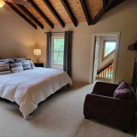 Charming home in Seven Devils. Close access to tubing, ziplining, & hiking.
