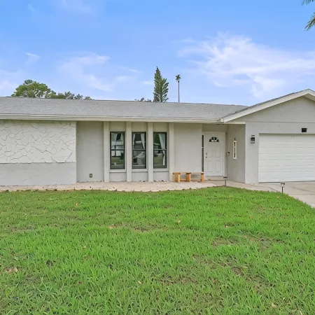 Perfect Sarasota Getaway: Fully Renovated Heated Pool w No Extra Fee -Game Room!
