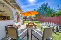 Orange Home with 2 King Bedrooms - Fun Patio Area - balcony
