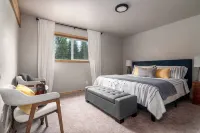 Spacious 11 Bdrm Lodge on edge of Clearwater Ntl Forest - Wifi