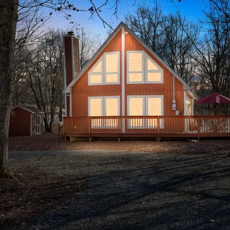 •Redwoods Chalet in the Poconos•