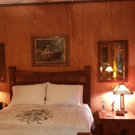 The Mountaineer Cabin at Starr Mountain Retreat