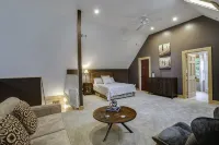 僻靜現代木屋，配有風景如畫的私家瀑布，佔地12英畝！ - Wi-Fi