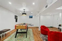 Poconos Retreat with Hot Tub, Fire Pit & Game Room - 4つ星