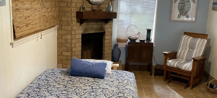 Tony's Coastal Cottage: Dog Friendly & Lrg. Privacy Fenced Backyard!! Quiet Area Hotels in Aransas County