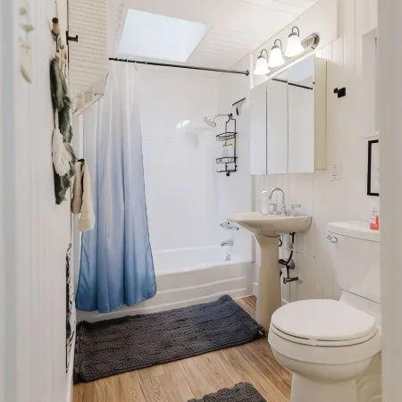 Peaceful Redwood Hideaway - Hot Tub, A/C, Walk to Russian River and Downtown