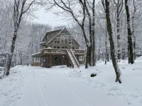 Lake Harmony Chalet • Hot Tub • Pool Table • Ping Pong • Fire Pit • Pets OK - Alphydda