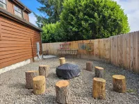 So much to enjoy at this 2-bedroom cottage in Charming Lakeside. - Wifi