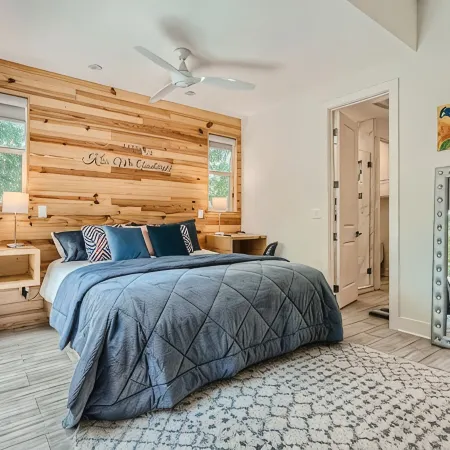 Pet Friendly Retreat with Lap Pool / Spa in the '04!  Near SXSW Top Spots!