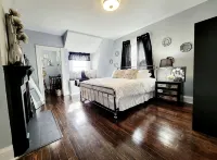 Modern Victorian Family Home Mins-To Downtown/OTR!! - balcony