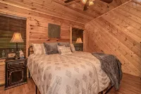 Get Hip ~ Close 2 Attractions - Hot Tub - Firepit - King Suite - Flat Drive - Alphydda