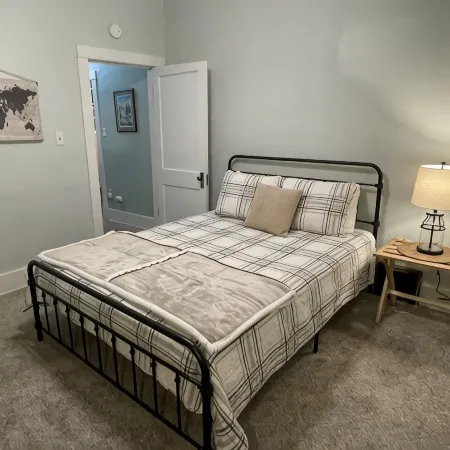 Charming & Cozy Craftsman: AC/Heat + Pets Free!