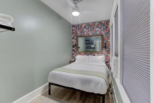 Tiny Trendy Traveler's Studio in Historic Midtown! - balkon