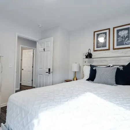 Modern, Spacious Whole Unit Traveler's Home!
