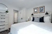 Modern, Spacious Whole Unit Traveler's Home! - บังกะโล
