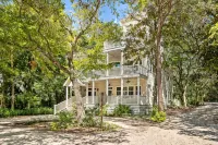 Sleeps 15 Heated Pool Walk to Seaside Roof Top 1 block to Beach + Chairs & Bikes - 4-Star
