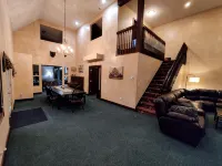 Spacious Mountain Home with Hot Tub on 10 Acres, Nearby Skiing - Hytter