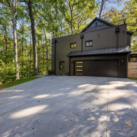 Buckhead Black House Spacious 5 Bedroom Mansion with Heated Pool - Lenox Atlanta
