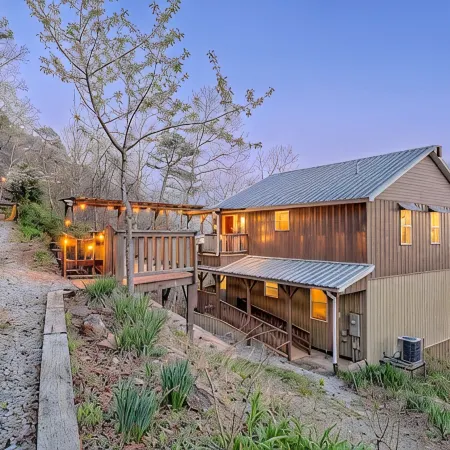 Great Views! Great Rates! King Bed, Firepit, Gas Grill, Dogs Free! Book Today!