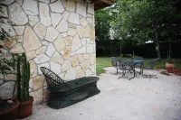 Dos Pinos Riverside Cottage near DT Kerrville - 4-Star