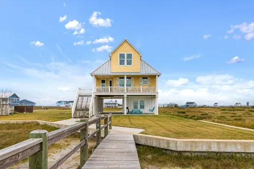 Rockport Bay Home- Private Lighted Pier: Kayaks and Kayak Launch No Extra Fees - 4-Star