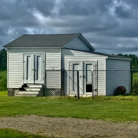 Beautiful Pet Friendly Lodge in a Quaint Fishing Village and Sleeps 10